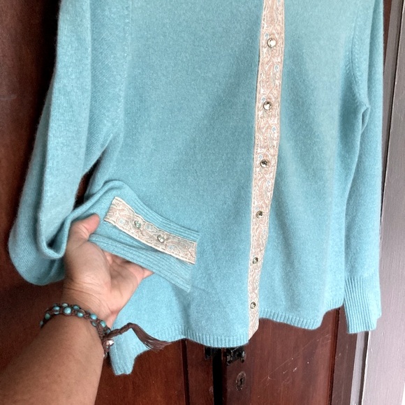 Cashmere cardigan with brocade sleeves - Picture 7 of 10